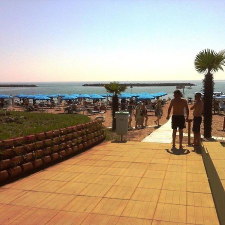Airone Bianco Residence Village Lido delle Nazioni Eksteriør billede