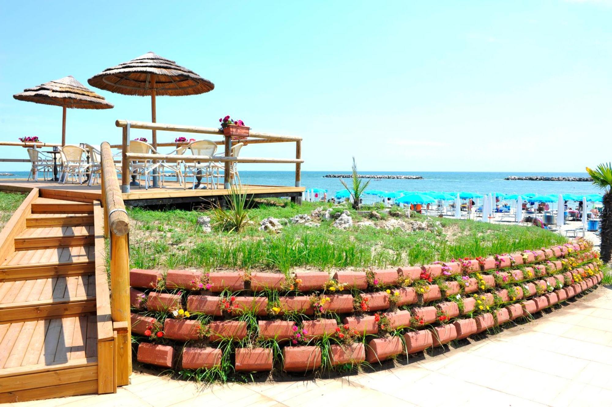 Airone Bianco Residence Village Lido delle Nazioni Eksteriør billede
