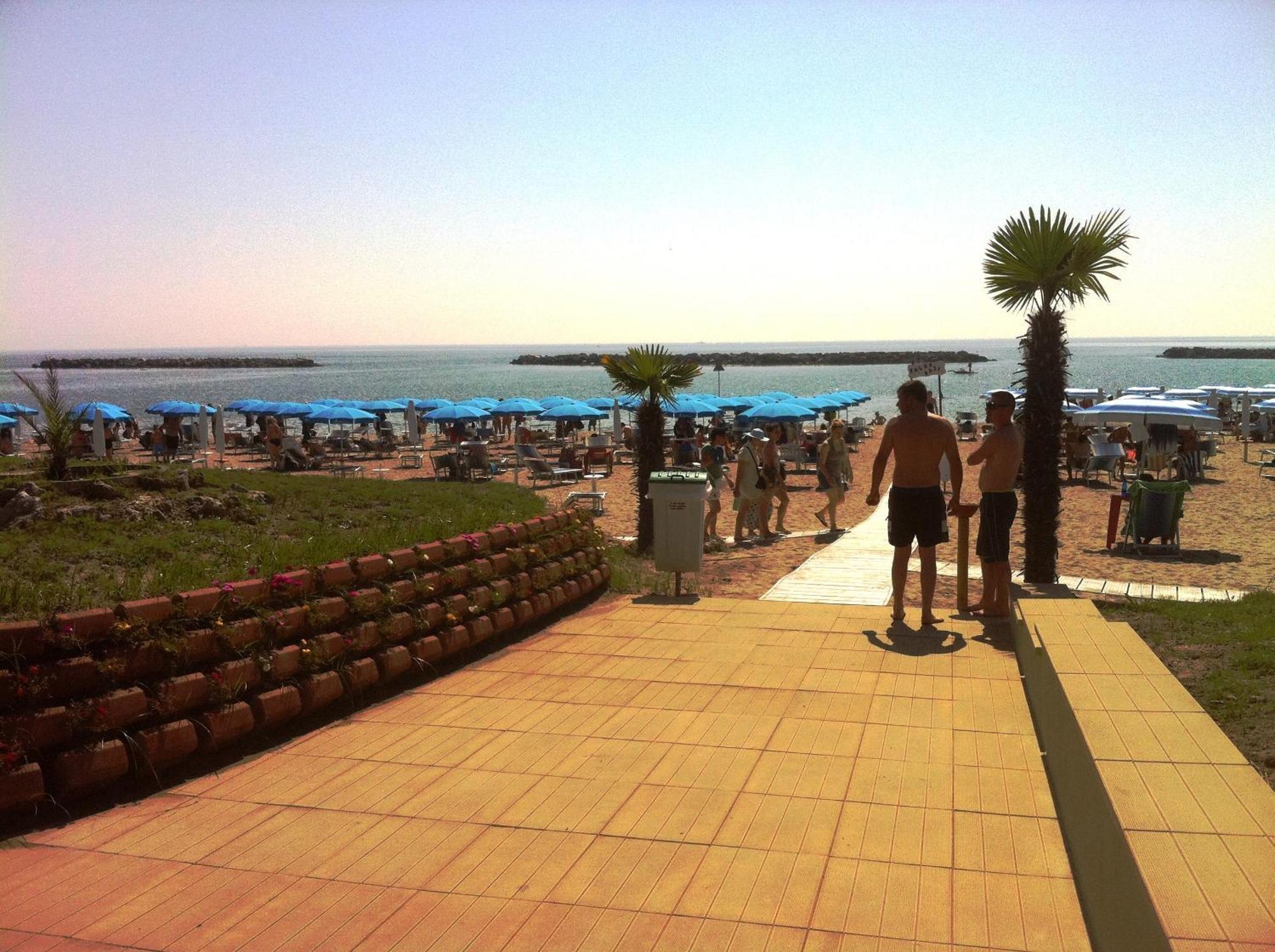 Airone Bianco Residence Village Lido delle Nazioni Eksteriør billede